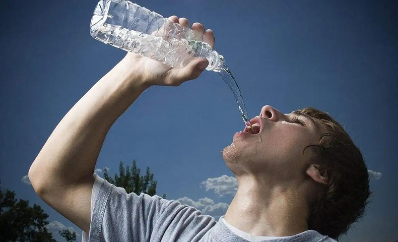 盛夏高温热浪来袭 净水器市场销售火爆